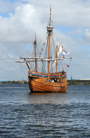 The Mathew cruising Cardiff Bay (2799993543).jpg. Ben Salter. Wikipedia CC license.